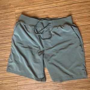 Men’s lulu shorts